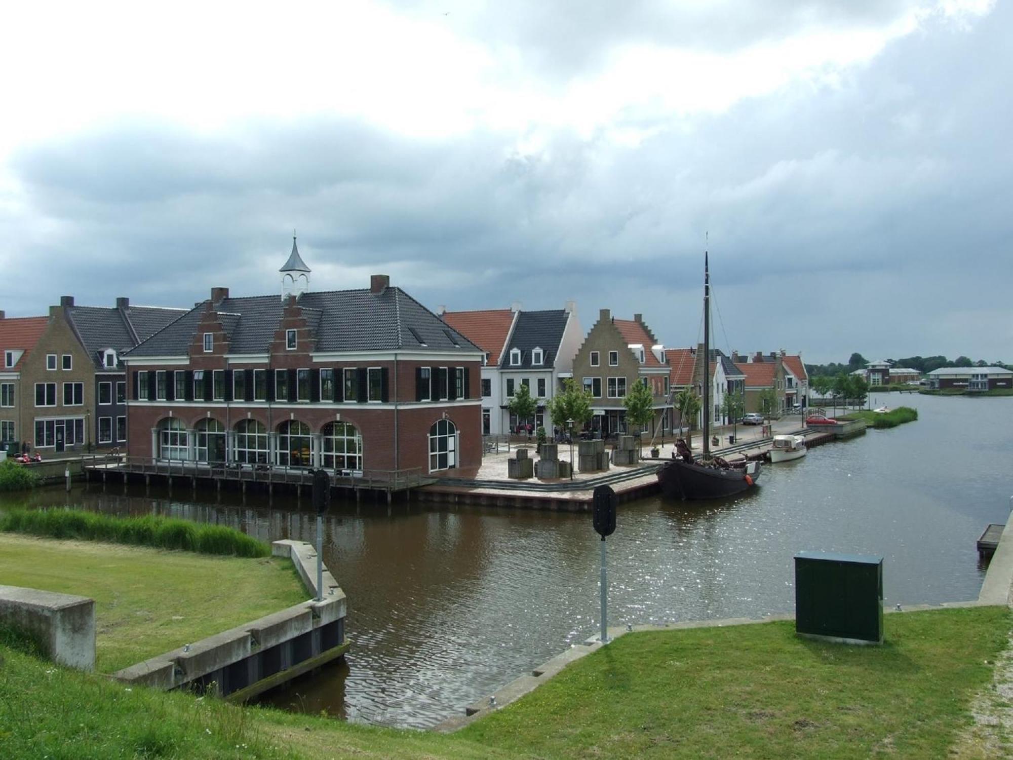 8 Pers House 'Capitein Theis' With Seaside In Front Of The Lauwersmeer أنيوم المظهر الخارجي الصورة